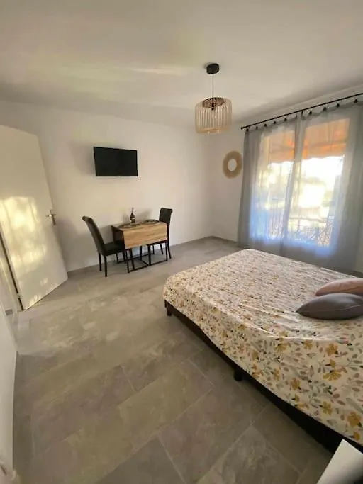 Apartment Studio Les Fontaines Greoux-les-Bains France